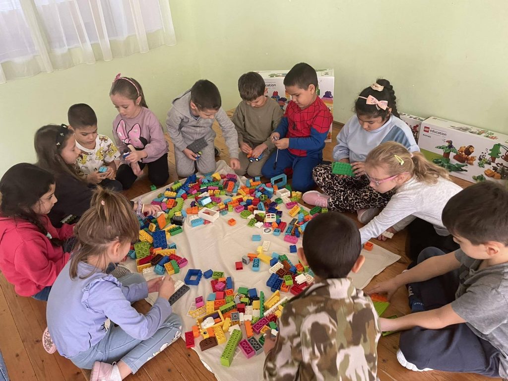 ПГ,,СМЪРФОВЕТЕ" в света на LEGO!